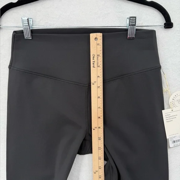 NWT Vuori Chilled Out Legging Black Medium VW4461 - Picture 10 of 11